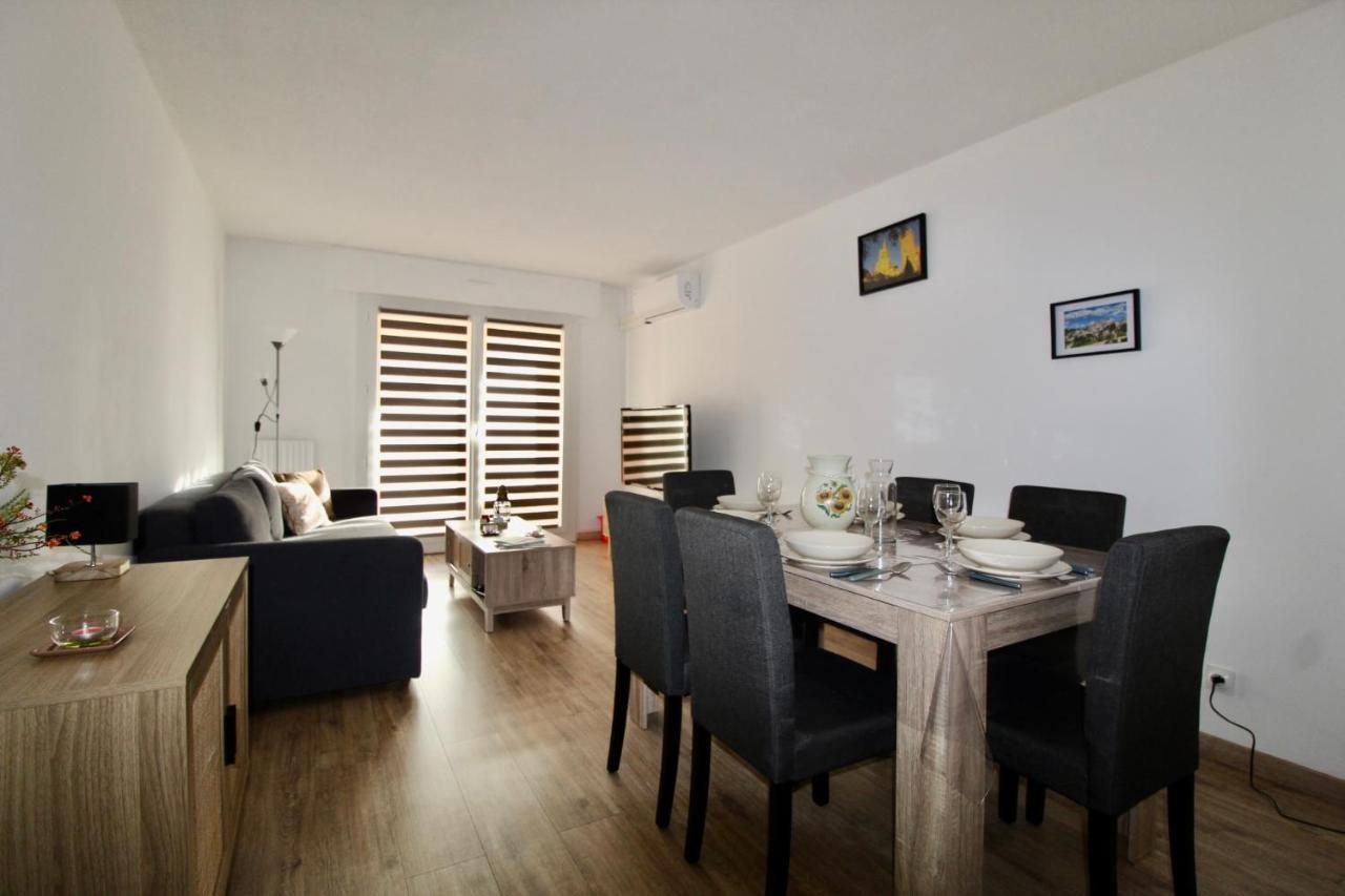 Logement Renove Avec Mobilier 2023 Avignon Exterior foto