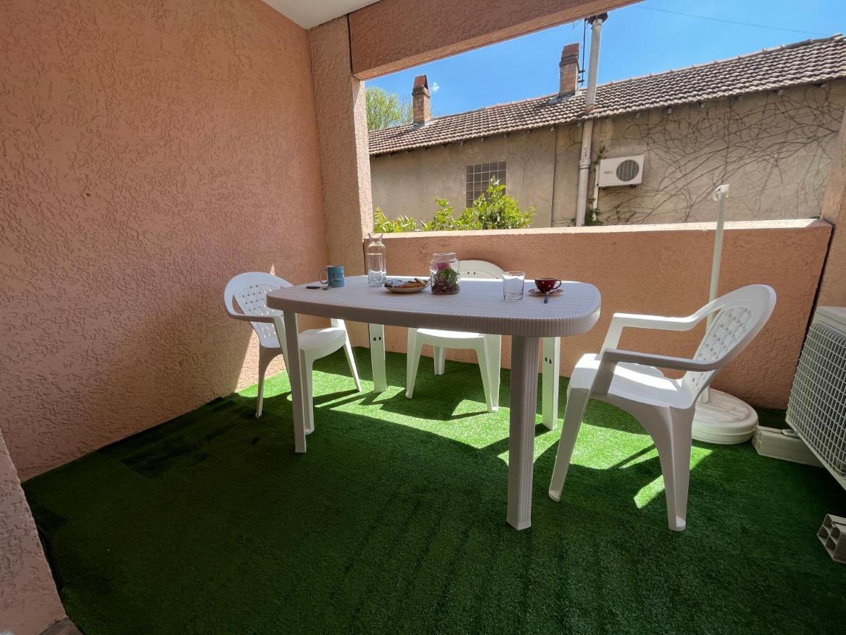 Logement Renove Avec Mobilier 2023 Avignon Exterior foto